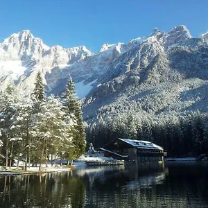 chalet-al-lago-san-vito-di-cadore.hotelinveneto.com/